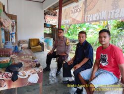 Bripka Agus Sukmana Bhabinkamtibmas Desa Sukamukti Polsek Tanjungmedar Polres Sumedang Polda Jabar laksanakan sambang/silatrahmi kamtibmas
