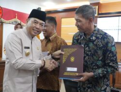 Pj Bupati Jepara Edy Supriyanta, Serahkan SK Pensiun 27 PNS