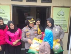 POLRES SUMEDANG DAN BHAYANGKARI CABANG SUMEDANG GELAR BAZAR BERAS MURAH SALAH SATUNYA DI WILAYAH KEC. SUKASARI – SUMEDANG