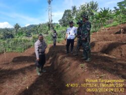 Kapolsek Tanjungmedar bersama Forkopimcam melaksanakan Kegiatan Penanaman pohon di blok carik dusun sukatamu desa jingkang.