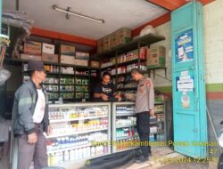 Kanit Bhabinkamtibmas polsek Sukasari Melaksanakan Giat Sambang Dan Silaturahmi kewarga binaannya yang berada di dsn bojong rt 01/02 Desa Sukasari kecamatan Sukasari 