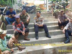 Polsek Sukasari melaksanakan kegiatan Jumat Curhat dalam rangka Program Quick Wins Presisi di Dusun Cikeuyeup Desa Sindangsari 