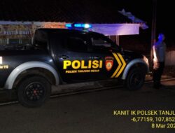 Antisipasi gangguan kamtibmas, Piket Polsek Tanjungmedar Polres Sumedang Polda Jabar melaksanakan Patroli Blue light