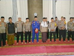 Polres Sumedang Menggelar Program Shaber (Sholat Subuh Berjamaah) di Masjid Besar Cimalaka