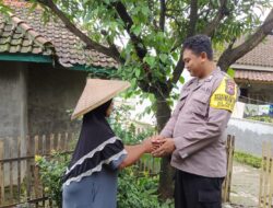 Bhabinkamtibmas Polsek Tomo Laksanakan Program “Jumat Curhat” dengan Warga Desa Marongge.