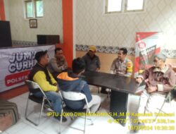 Polsek Sukasari melaksanakan kegiatan Jumat Curhat dalam rangka Program Quick Wins Presisi di Dusun Karasak Desa Sukarapih Kec Sukasari Kabupaten Sumedang