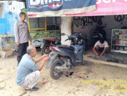 Bripka Dani Santika Bhabinkamtibmas Polsek Tanjungmedar laksanakan sambang kamtibmas dengan warga desa binaan