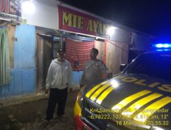 Antisipasi gangguan kamtibmas, Piket Polsek Tanjungmedar Polres Sumedang Polda Jabar melaksanakan Patroli Blue light