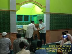 Giat pelaksanaan sholat isya dan tarawih Tim Safari Romadhlan Kabupaten Sumedang bersama Forkopimcam Kecamatan Tanjngmedar