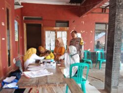 Monitoring kegiatan rutin penimbangan Balita,pemberian vitamin dan pelayanan KB di Polindes Desa Mulyasari Kec. Sumedang Utara Kab. Sumedang.