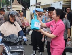 Kapolres Majalengka dan Ketua Bhayangkari Berbagi Takjil, Wujud Kebersamaan di Bulan Ramadhan