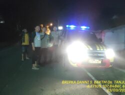 Antisipasi gangguan kamtibmas, Piket Polsek Tanjungmedar Polres Sumedang Polda Jabar melaksanakan Patroli Blue light