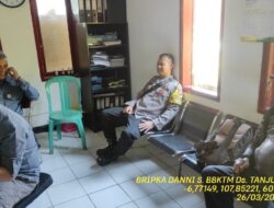 Bripka Dani Santika melaksanakan sambang/silatrahmi Kamtibmas dan dumas keliling dalam rangka BEYOND TRUST PRESISI di wilayah Kec. Tanjungmedar