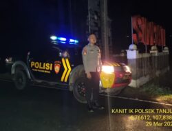 Antisipasi gangguan kamtibmas, Piket Polsek Tanjungmedar Polres Sumedang Polda Jabar melaksanakan Patroli Blue light