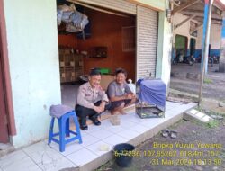 Aiptu Nana Sujana Bersama Bripka Yuyun Yuwana melaksanakan sambang/silatrahmi kamtibmas ke warga masyarakat 