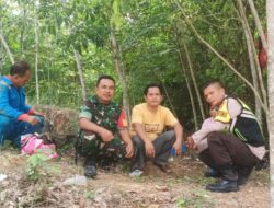 Giat Komsos Di Wilayah Binaannya Serda Ikrar Dinata bersama Babinsa Kelurahan Gunung Kemala Jajaran Koramil 404-02/Pbm