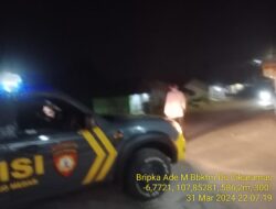 Antisipasi gangguan kamtibmas, Piket Polsek Tanjungmedar Polres Sumedang Polda Jabar melaksanakan Patroli Blue light