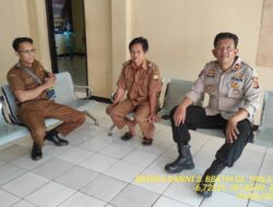 Kapolsek Tanjungmedar Iptu Hajid Abdulah, SH bersama Bripka Dani Santika melaksanakan sambang/silatrahmi kamtibmas