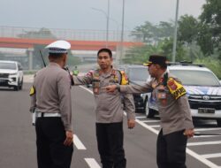 Kapolres Majalengka Dampingi Kapolda Jabar Cek Jalur Mudik dan Pos Pam/Yan di Tol Cipali