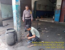Bripka Ade Mulyana Bersama Bripka Yuyun Yuwana melaksanakan sambang/silatrahmi kamtibmas ke warga masyarakat 
