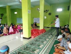 Kades Pabentengang Kecamatan Marusu Serahkan Bingkisan Ramadhan