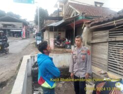 Kanit Bhabinkamtibmas polsek Sukasari Melaksanakan Giat Sambang Dan Silaturahmi kewarga binaannya yang berada di dsn Sukasari rt 03/02 Desa Sukasari kecamatan Sukasari