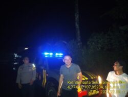 Antisipasi gangguan kamtibmas Piket Polsek Tanjungmedar Polres Sumedang Polda Jabar melaksanakan Patroli Blue light