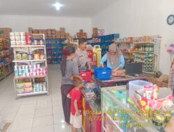 Aiptu Nana Sujana Kanit Binmas melaksanakan sambang/silatrahmi Kamtibmas dan dumas keliling dalam rangka BEYOND TRUST PRESISI di wilayah Kec. Tanjungmedar
