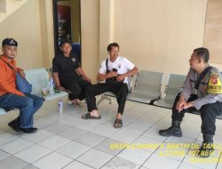 Bripka Dani Santika Bhabinkamtibmas Polsek Tanjungmedar Polres Sumedang sambang/silatrahmi kamtibmas