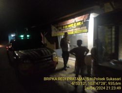 ANGGOTA SAMAPTA POLSEK SUKASARI MELAKSANAKAN PATROLI MALAM HARI KE TEMPAT TEMPAT RAWAN GANGGUAN KAMTIBMAS DI WILAYAH KECAMATAN SUKASARI