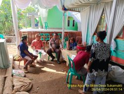 Bhabinkamtibmas Desa Sukamukti Bripka Agus Sukamana melaksanakan Kegiatan Jumat Curhat