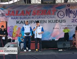 Kapolres Kudus Didyt Dwi Susanto Bersama Forkopimda Mengikuti Jalan Sehat dengan Semua Buruh di Kudus