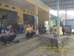 Aiptu Eded bersama Aipda Edi Hidayat melaksanakan sambang/silatrahmi kamtibmas ke warga masyarakat 