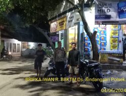 Anggota Unit Samapta Polsek Sukasari Rutin Laksanakan Patroli KRYD Blue Light / Malam hari di Wilayah Kecamatan Sukasari Kabupaten Sumedang