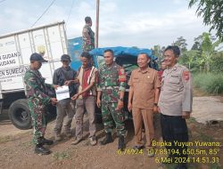 Bhabinkamtibmas Desa Kamal melaksanakan kegiatan Monitoring penyaluran pupuk organik untuk kegiatan (STARBAK) Satu hektar buruh tani bangkit beserta obat obatan UPTD
