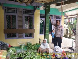 piket Polsek Tanjungmedar Polres Sumedang Polda Jabar Tingkatkan Keamanan dengan Patroli Jalan Kaki
