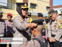Kapolres Magelang Kota Kenakan Baret Kepada Bintara Remaja