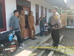 Bhabinkamtibmas Polsek Tanjungmedar Polres Sumedang sambangi aparatur Desa binaan