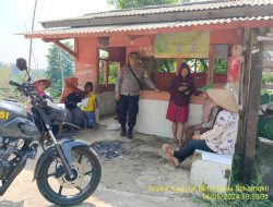 Bhabinkamtibmas Desa Sukamukti Polsek Tanjungmedar Polres Sumedang Polda Jabar sambangi warga masyarakat
