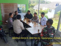Polsek Sukasari melaksanakan kegiatan Jumat Curhat untuk menampung aspirasi warga dan meningkatkan kinerja Polri sebagai pelindung dan pengayom masyarakat