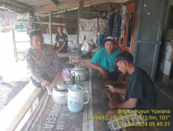 Aiptu Nana Sujana bersama Bripka Yuyun Yuwana melaksanakan sambang/silatrahmi kamtibmas ke warga masyarakat 