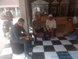Kapolsek Tanjungmedar IPTU GUNGUN WAGIMAN melaksanakan sambang/silatrahmi Kamtibmas dan dumas keliling dalam rangka BEYOND TRUST PRESISI