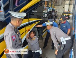 Satlantas Polres Kudus bersama Dinas Perhubungan Kabupaten setempat melakukan pemeriksaan Ramp Check