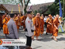 Polresta Magelang Kawal Perjalanan Bhikkhu Thudong Menuju Mendut
