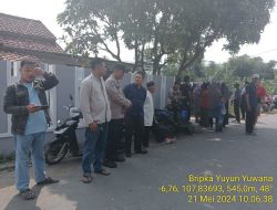 Aiptu Nana Sujana bersama Bripka Yuyun Yuwana melaksanakan sambang/silatrahmi kamtibmas ke warga masyarakat 
