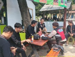 Samapta Polsek Tomo Laksanakan Patroli Jalan Kaki disekitar Desa Tolengas.