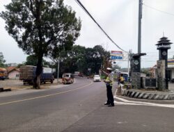 Satuan Lalu – Lintas Polsek Tomo Laksanakan Pengaturan Lalu Lintas Sebagai Bentuk Pelayanan Kepada Masyarakat Pengguna Jalan Raya