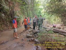 Bhabinkamtibmas desa Kamal beserta Koptu Abdul Latif Babinsa Desa Kamal Monitoring Giat Pipanisasi pengairan untuk sawah di blok Cipulus dusun Carik