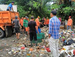 Kabid Kebersihan DLH Kabupaten Bekasi Tutup Tempat Pembuangan Sampah Liar di Jl. Raya Bunibakti Babelan