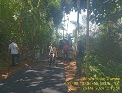 Bripka Yuyun Yuwana Bhabinkamtibmas desa Kamal Monitoring giat hotmik jalan Blom cinangsi dusun sukatamu desa Jingkang – Kertamukti